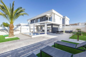 Casa Bos Dolpfin Wellness Luxury Entire Villa Pool & Jacuzzi Gran Alacant near Beach, Puerto Marino